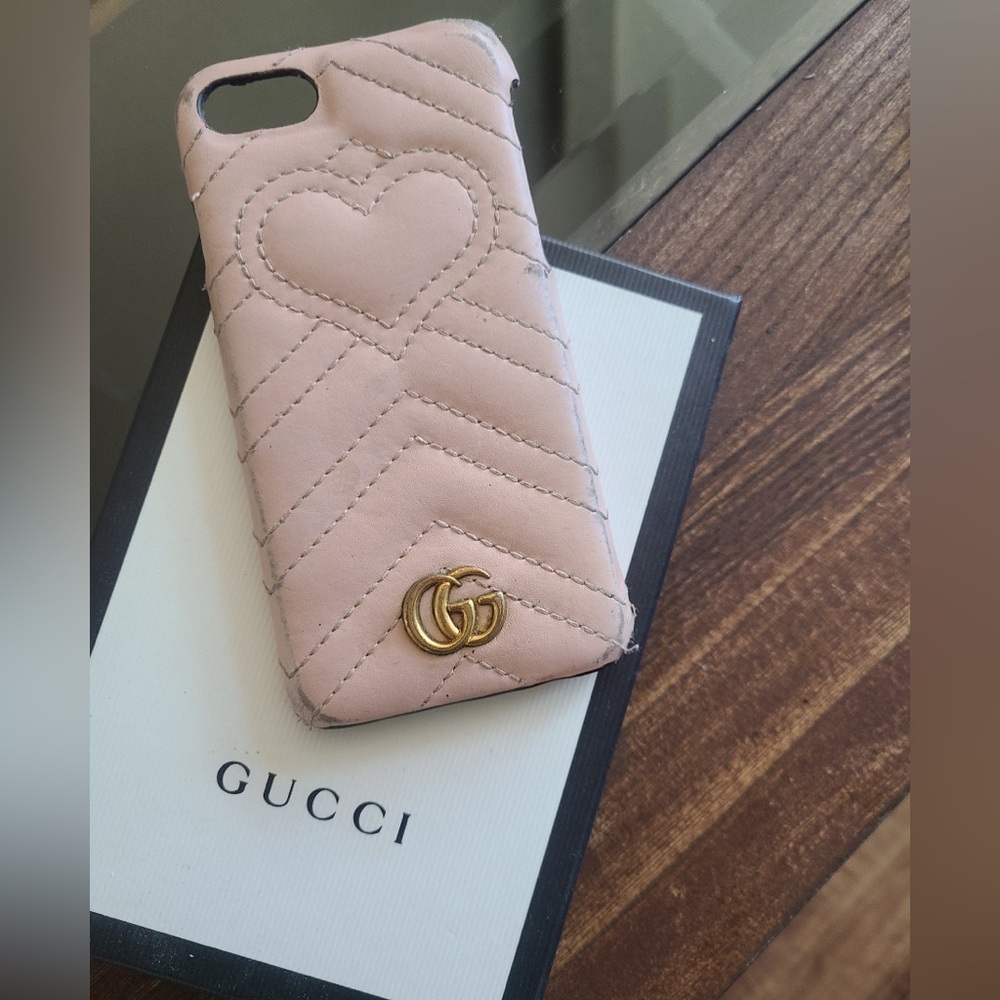 Light pink Gucci case